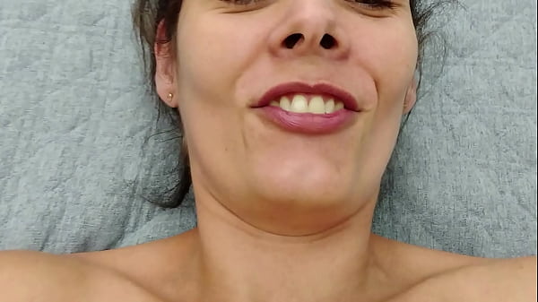 Novinho fodendo uma coroa gostosa de 60 anos e fazendo ela delirar de tesão